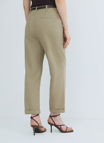 Чиносы с ремнём