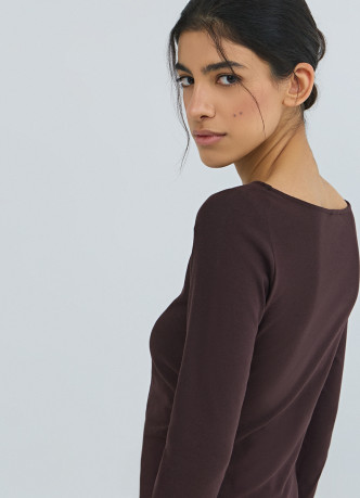 Лонгслив с вырезом лодочкой