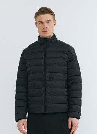 Утеплённая лёгкая куртка с воротником-стойкой