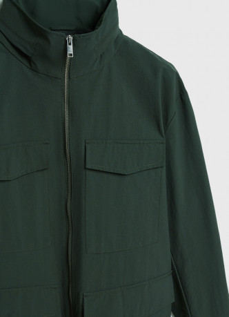 Куртка с накладными карманами