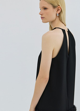 Платье мини с декором из перьев