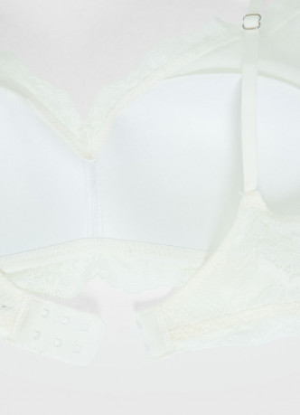 Бюстгальтер из кружева