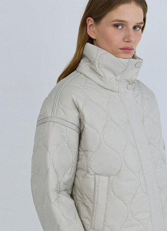 Стёганая утеплённая куртка с воротником-стойкой