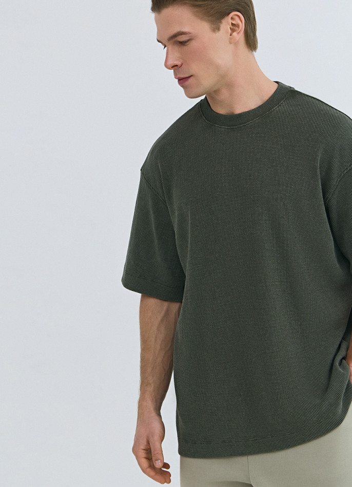 Футболка из структурной ткани