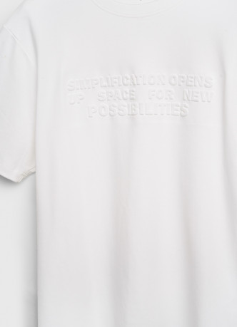 Футболка с объёмным принтом