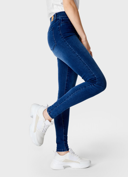 Узкие джинсы с высокой посадкой