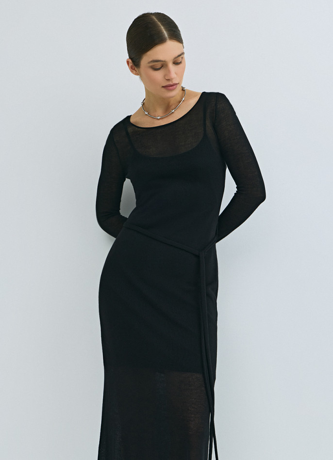 Вязаное платье с вырезом лодочкой