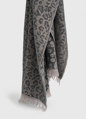 Жаккардовый шарф с леопардовым узором