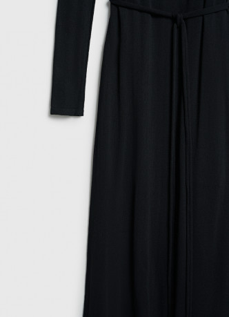 Вязаное платье с вырезом лодочкой