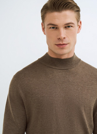 Базовый джемпер с воротником-стойкой