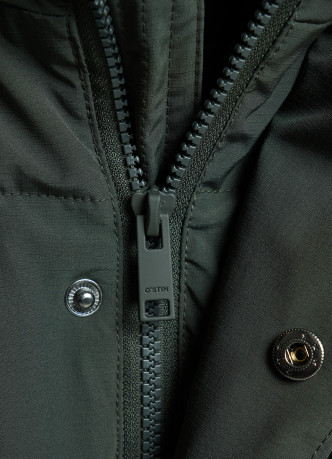 Удлинённая утеплённая куртка с капюшоном