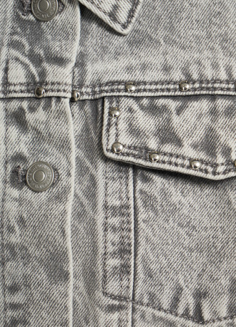 Джинсовая куртка с металлическим декором для девочек