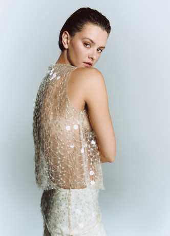 Полупрозрачный топ с пайетками