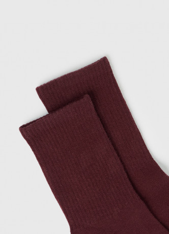 Высокие носки в рубчик