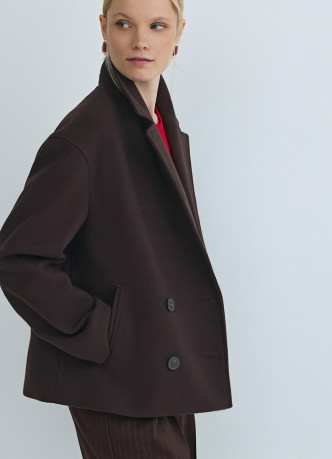 Короткое двубортное пальто