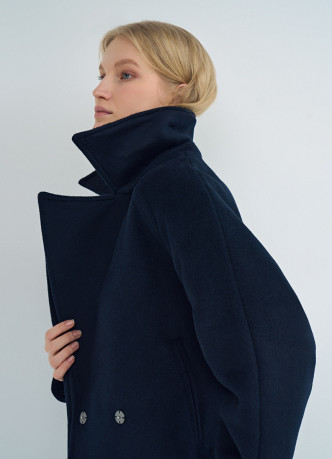 Короткое пальто на поясе