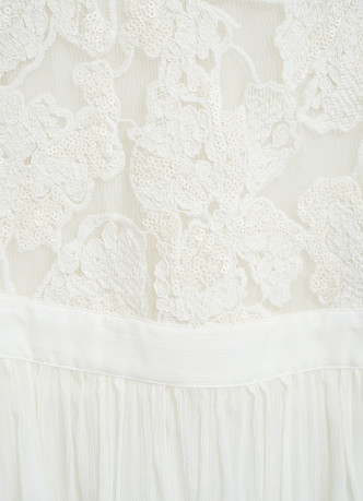 Блузка с обьемным рукавом и вышивкой