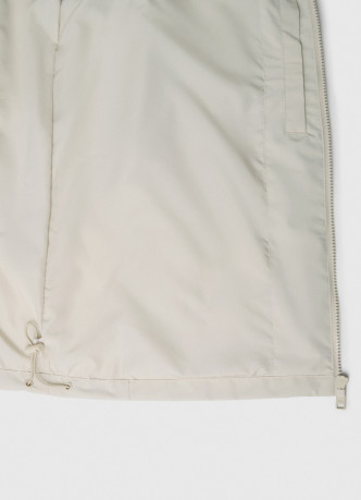 Ветровка с капюшоном