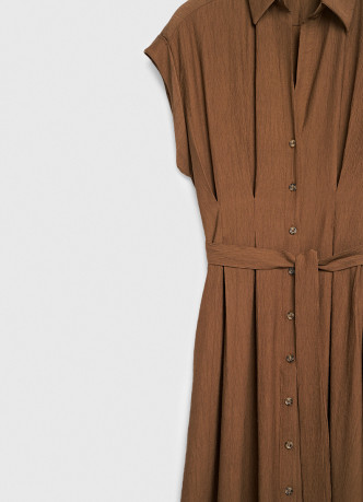Приталенное платье-рубашка с ремнем