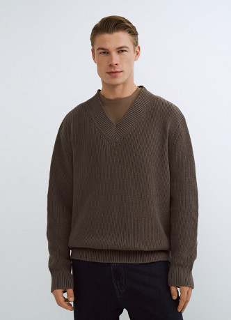 Текстурный джемпер с V-вырезом