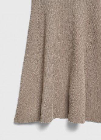 Вязаное платье с воротником-стойкой