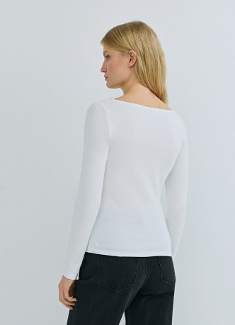 Лонгслив с вырезом лодочкой