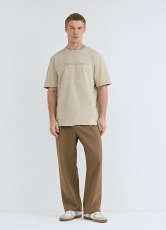 Футболка с текстовой вышивкой