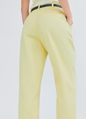 Чиносы с ремнём