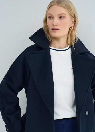 Короткое пальто на поясе