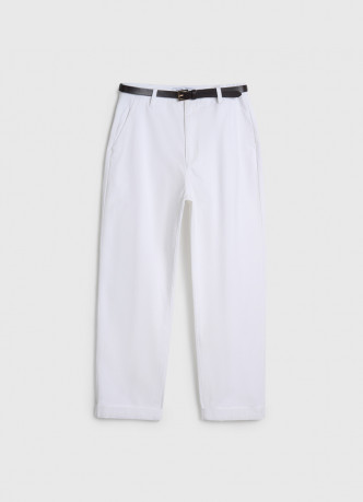 Чиносы с ремнём