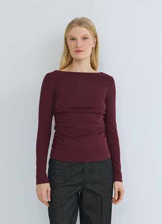 Лонгслив с вырезом лодочкой