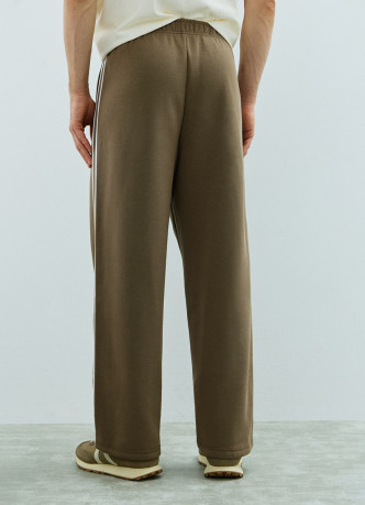 Трикотажные брюки с лампасами