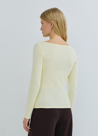 Лонгслив с вырезом лодочкой