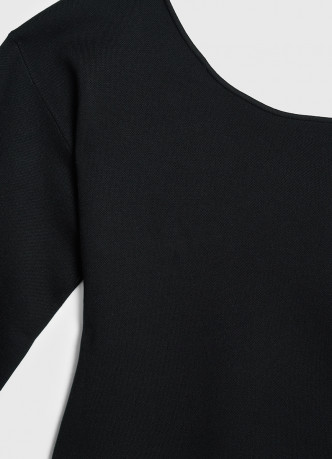 Джемпер с асимметричным вырезом