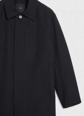 Плащ на пуговицах