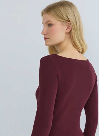 Лонгслив с вырезом лодочкой