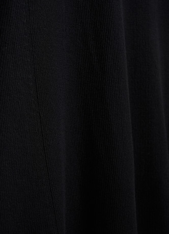 Вязаное платье миди с воротником-поло