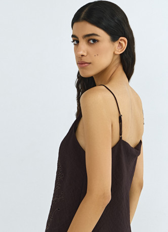 Топ на бретелях с вышивкой