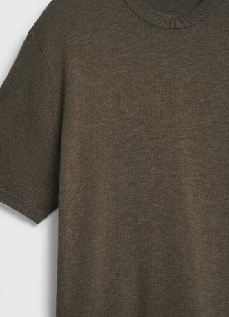 Вязаная футболка из пряжи