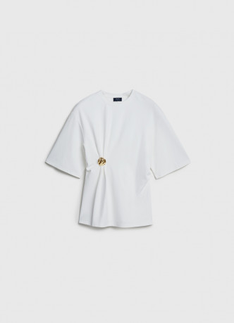 Футболка с брошью