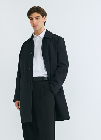 Плащ на пуговицах