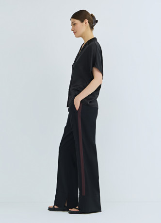 Прямые брюки с лампасами