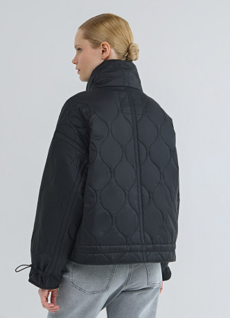 Стёганая утеплённая куртка с воротником-стойкой