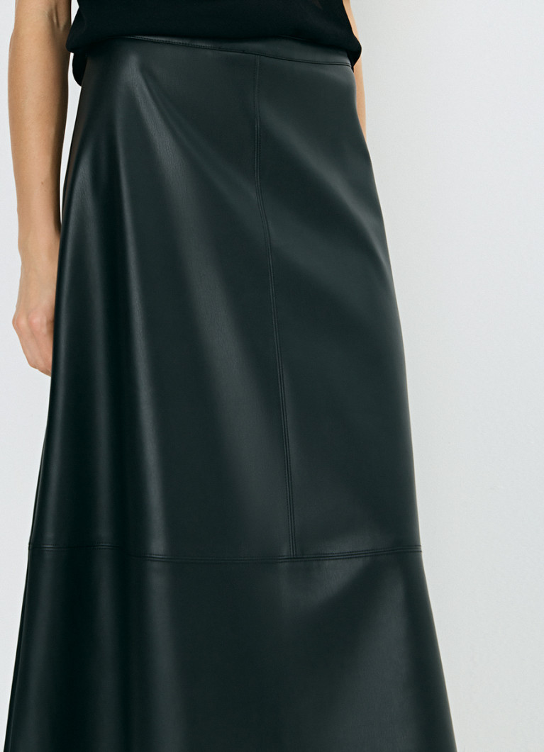 Irina Polyakova, teleboshlovchi, yalangoch