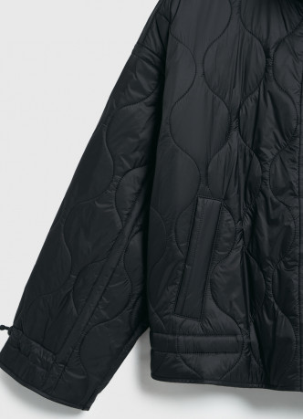 Стёганая утеплённая куртка с воротником-стойкой