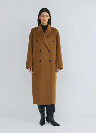 Длинное двубортное пальто с шарфом