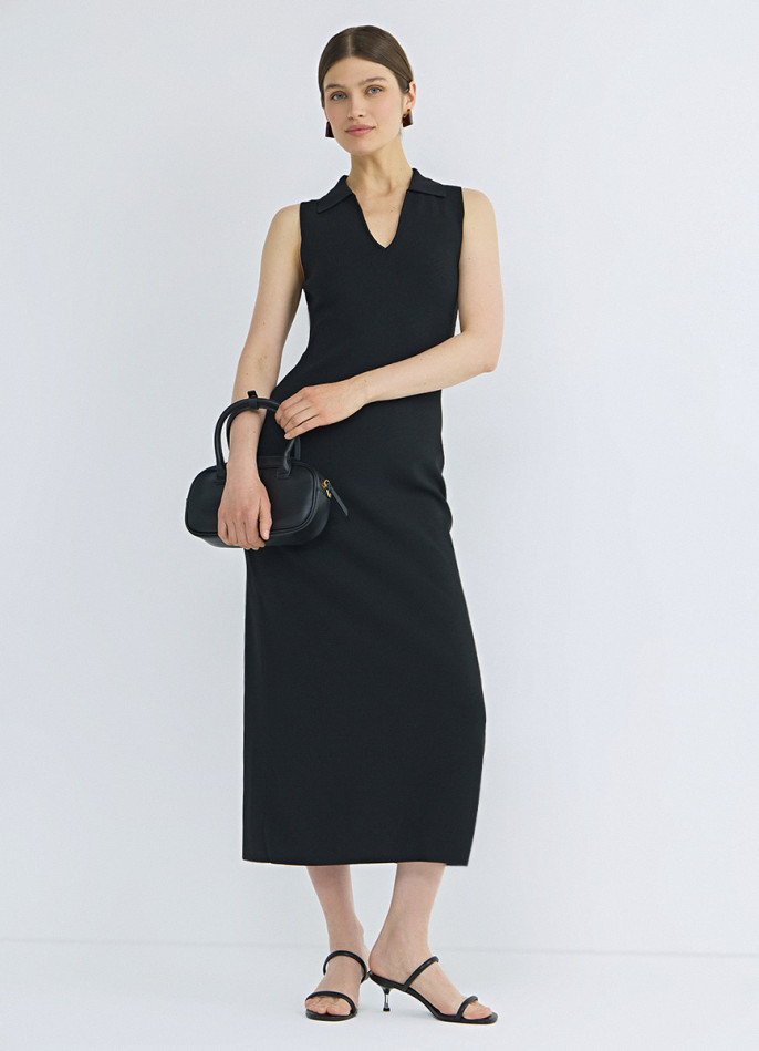 Вязаное платье с воротником-поло