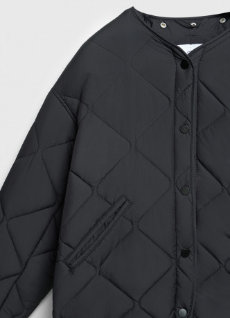 Стёганая куртка с капюшоном