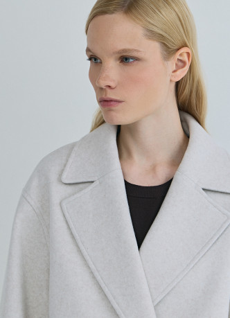 Короткое двубортное пальто