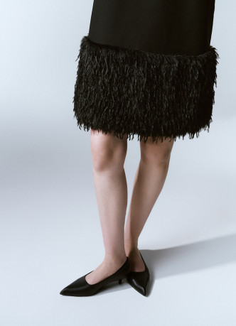 Платье мини с декором из перьев